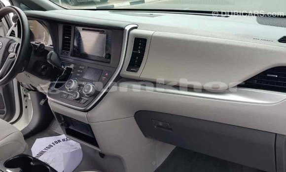 Buy Import Toyota Sienna White Car in Import - Dubai in Bumthang Buy Import Toyota Sienna White Car in Import - Dubai in Bumthang