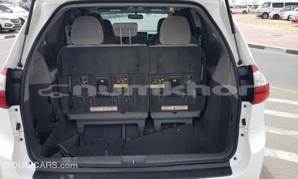 Buy Import Toyota Sienna White Car in Import - Dubai in Bumthang Buy Import Toyota Sienna White Car in Import - Dubai in Bumthang