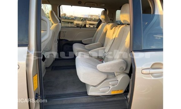 Buy Import Toyota Sienna Other Car in Import - Dubai in Bumthang Buy Import Toyota Sienna Other Car in Import - Dubai in Bumthang