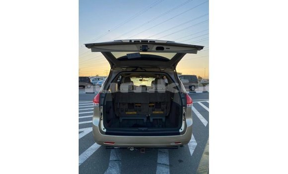 Buy Import Toyota Sienna Other Car in Import - Dubai in Bumthang Buy Import Toyota Sienna Other Car in Import - Dubai in Bumthang