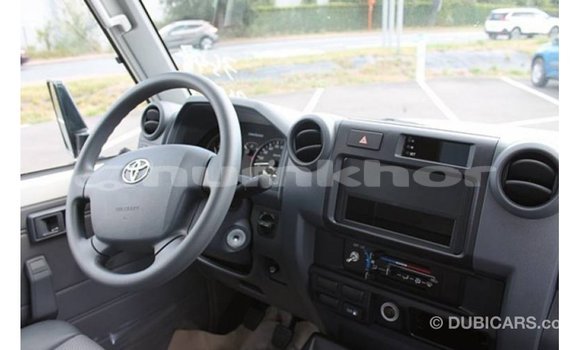 Buy Import Toyota Land Cruiser White Car in Import - Dubai in Bumthang Buy Import Toyota Land Cruiser White Car in Import - Dubai in Bumthang