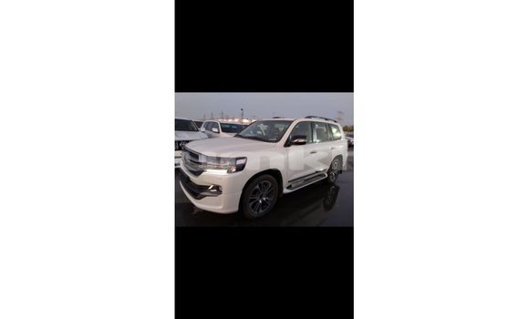 Buy Import Toyota Land Cruiser White Car in Import - Dubai in Bumthang Buy Import Toyota Land Cruiser White Car in Import - Dubai in Bumthang