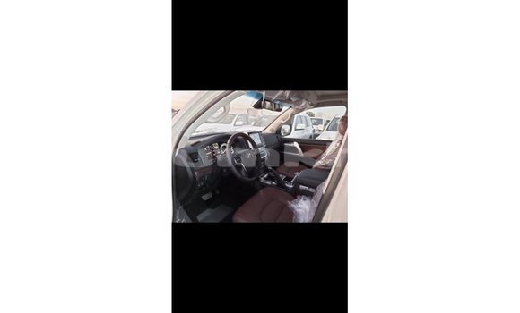 Buy Import Toyota Land Cruiser White Car in Import - Dubai in Bumthang Buy Import Toyota Land Cruiser White Car in Import - Dubai in Bumthang