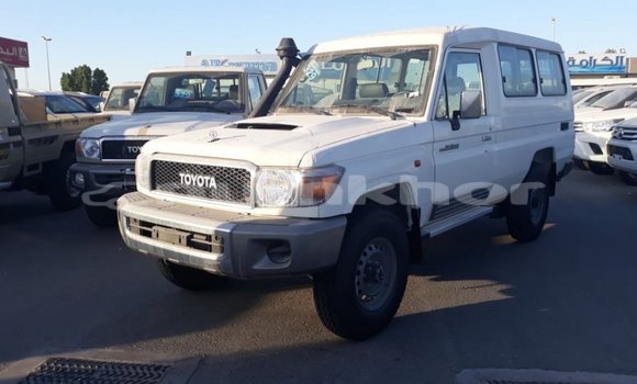 Buy Import Toyota Land Cruiser White Car in Import - Dubai in Bumthang Buy Import Toyota Land Cruiser White Car in Import - Dubai in Bumthang