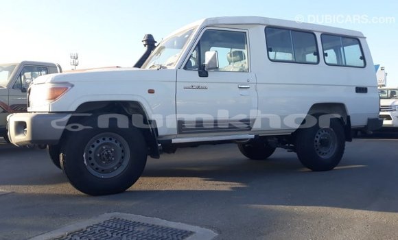 Buy Import Toyota Land Cruiser White Car in Import - Dubai in Bumthang Buy Import Toyota Land Cruiser White Car in Import - Dubai in Bumthang