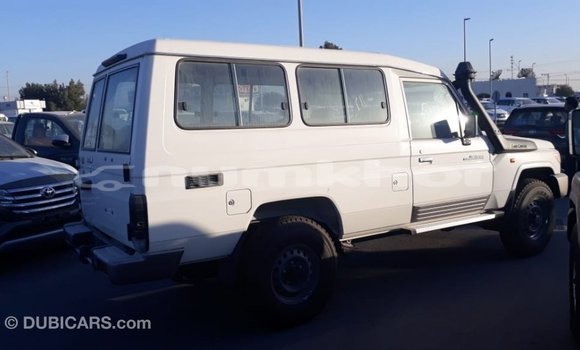 Buy Import Toyota Land Cruiser White Car in Import - Dubai in Bumthang Buy Import Toyota Land Cruiser White Car in Import - Dubai in Bumthang