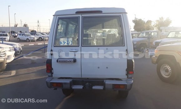 Buy Import Toyota Land Cruiser White Car in Import - Dubai in Bumthang Buy Import Toyota Land Cruiser White Car in Import - Dubai in Bumthang