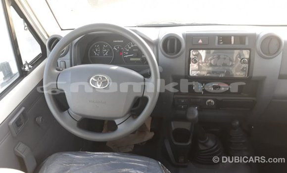 Buy Import Toyota Land Cruiser White Car in Import - Dubai in Bumthang Buy Import Toyota Land Cruiser White Car in Import - Dubai in Bumthang