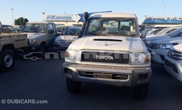 Buy Import Toyota Land Cruiser White Car in Import - Dubai in Bumthang Buy Import Toyota Land Cruiser White Car in Import - Dubai in Bumthang