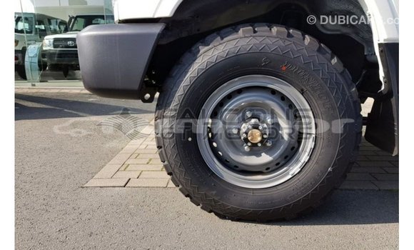 Buy Import Toyota Land Cruiser White Car in Import - Dubai in Bumthang Buy Import Toyota Land Cruiser White Car in Import - Dubai in Bumthang