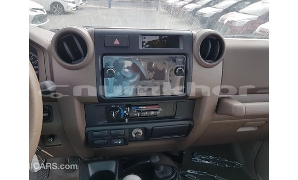 Buy Import Toyota Land Cruiser Beige Car in Import - Dubai in Bumthang Buy Import Toyota Land Cruiser Beige Car in Import - Dubai in Bumthang