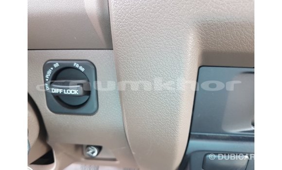 Buy Import Toyota Land Cruiser Beige Car in Import - Dubai in Bumthang Buy Import Toyota Land Cruiser Beige Car in Import - Dubai in Bumthang