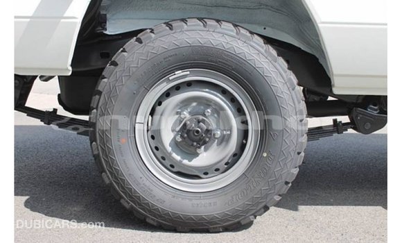Buy Import Toyota Land Cruiser White Car in Import - Dubai in Bumthang Buy Import Toyota Land Cruiser White Car in Import - Dubai in Bumthang