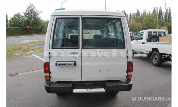 Buy Import Toyota Land Cruiser White Car in Import - Dubai in Bumthang Buy Import Toyota Land Cruiser White Car in Import - Dubai in Bumthang