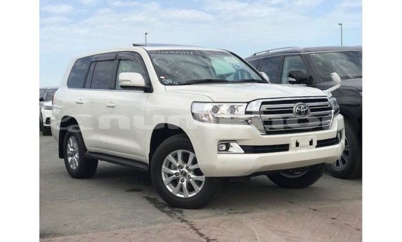 Buy Import Toyota Land Cruiser White Car in Import - Dubai in Bumthang Buy Import Toyota Land Cruiser White Car in Import - Dubai in Bumthang