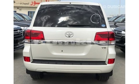 Buy Import Toyota Land Cruiser White Car in Import - Dubai in Bumthang Buy Import Toyota Land Cruiser White Car in Import - Dubai in Bumthang