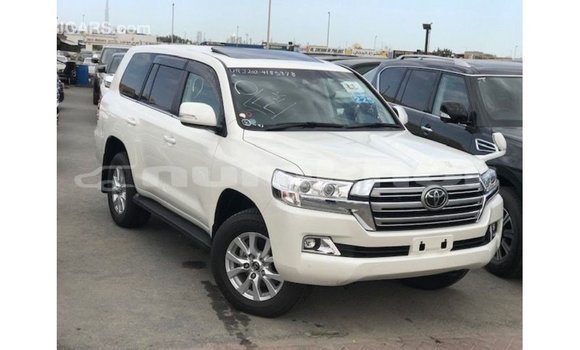 Buy Import Toyota Land Cruiser White Car in Import - Dubai in Bumthang Buy Import Toyota Land Cruiser White Car in Import - Dubai in Bumthang