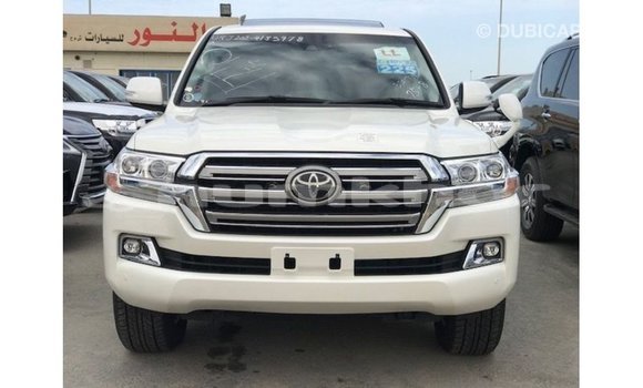 Buy Import Toyota Land Cruiser White Car in Import - Dubai in Bumthang Buy Import Toyota Land Cruiser White Car in Import - Dubai in Bumthang