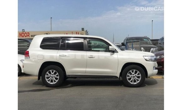 Buy Import Toyota Land Cruiser White Car in Import - Dubai in Bumthang Buy Import Toyota Land Cruiser White Car in Import - Dubai in Bumthang