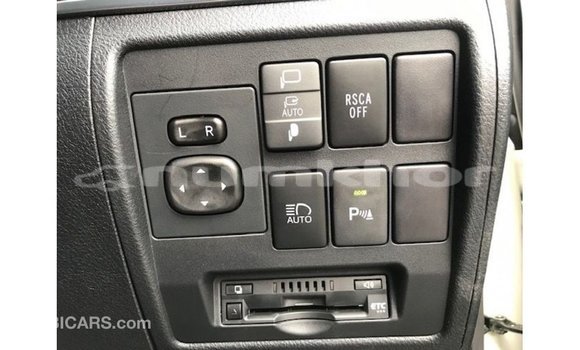 Buy Import Toyota Land Cruiser White Car in Import - Dubai in Bumthang Buy Import Toyota Land Cruiser White Car in Import - Dubai in Bumthang