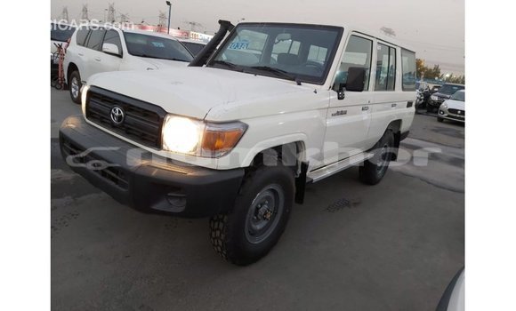 Buy Import Toyota Land Cruiser White Car in Import - Dubai in Bumthang Buy Import Toyota Land Cruiser White Car in Import - Dubai in Bumthang