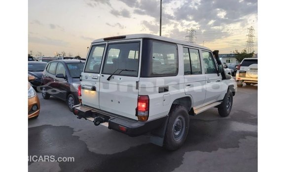 Buy Import Toyota Land Cruiser White Car in Import - Dubai in Bumthang Buy Import Toyota Land Cruiser White Car in Import - Dubai in Bumthang