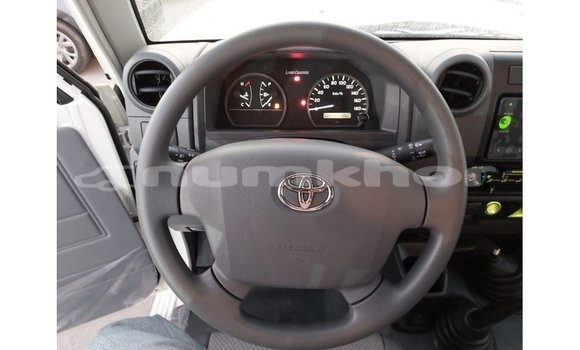 Buy Import Toyota Land Cruiser White Car in Import - Dubai in Bumthang Buy Import Toyota Land Cruiser White Car in Import - Dubai in Bumthang