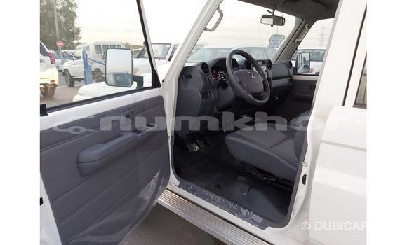Buy Import Toyota Land Cruiser White Car in Import - Dubai in Bumthang Buy Import Toyota Land Cruiser White Car in Import - Dubai in Bumthang