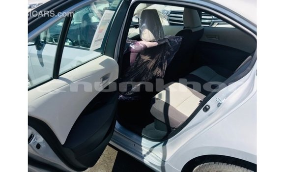 Buy Import Toyota Corolla White Car in Import - Dubai in Bumthang Buy Import Toyota Corolla White Car in Import - Dubai in Bumthang