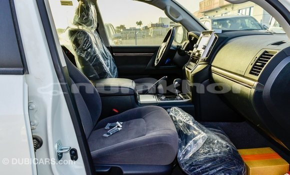 Buy Import Toyota Land Cruiser White Car in Import - Dubai in Bumthang Buy Import Toyota Land Cruiser White Car in Import - Dubai in Bumthang