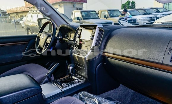 Buy Import Toyota Land Cruiser White Car in Import - Dubai in Bumthang Buy Import Toyota Land Cruiser White Car in Import - Dubai in Bumthang