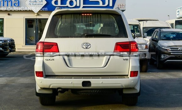 Buy Import Toyota Land Cruiser White Car in Import - Dubai in Bumthang Buy Import Toyota Land Cruiser White Car in Import - Dubai in Bumthang