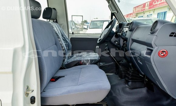 Buy Import Toyota Land Cruiser White Car in Import - Dubai in Bumthang Buy Import Toyota Land Cruiser White Car in Import - Dubai in Bumthang