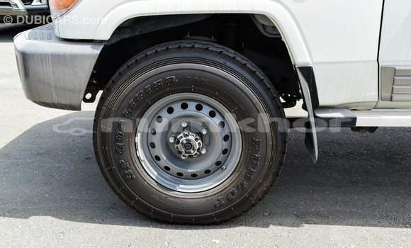 Buy Import Toyota Land Cruiser White Car in Import - Dubai in Bumthang Buy Import Toyota Land Cruiser White Car in Import - Dubai in Bumthang