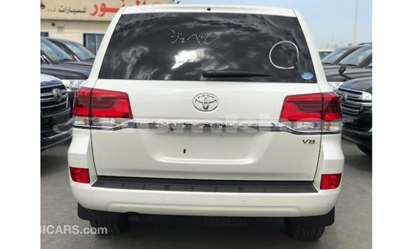 Buy Import Toyota Land Cruiser White Car in Import - Dubai in Bumthang Buy Import Toyota Land Cruiser White Car in Import - Dubai in Bumthang