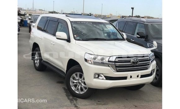 Buy Import Toyota Land Cruiser White Car in Import - Dubai in Bumthang Buy Import Toyota Land Cruiser White Car in Import - Dubai in Bumthang