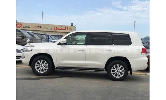 Buy Import Toyota Land Cruiser White Car in Import - Dubai in Bumthang Buy Import Toyota Land Cruiser White Car in Import - Dubai in Bumthang