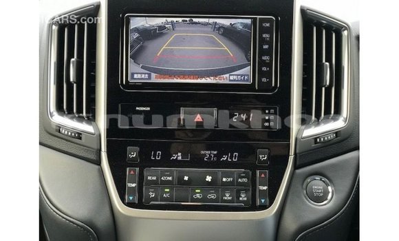 Buy Import Toyota Land Cruiser White Car in Import - Dubai in Bumthang Buy Import Toyota Land Cruiser White Car in Import - Dubai in Bumthang