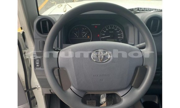 Buy Import Toyota Land Cruiser White Car in Import - Dubai in Bumthang Buy Import Toyota Land Cruiser White Car in Import - Dubai in Bumthang