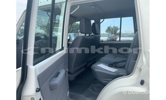 Buy Import Toyota Land Cruiser White Car in Import - Dubai in Bumthang Buy Import Toyota Land Cruiser White Car in Import - Dubai in Bumthang