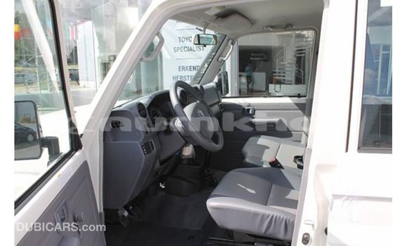 Buy Import Toyota Land Cruiser White Car in Import - Dubai in Bumthang Buy Import Toyota Land Cruiser White Car in Import - Dubai in Bumthang