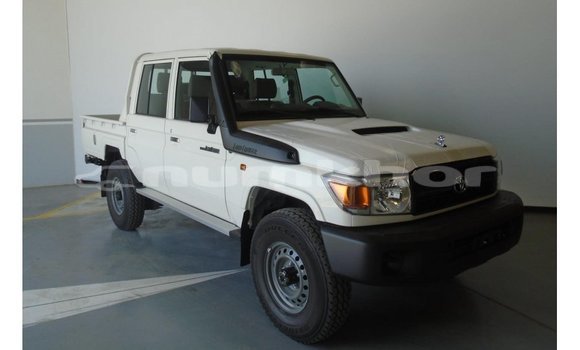 Buy Import Toyota Land Cruiser White Car in Import - Dubai in Bumthang Buy Import Toyota Land Cruiser White Car in Import - Dubai in Bumthang
