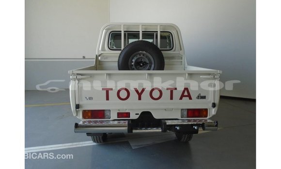 Buy Import Toyota Land Cruiser White Car in Import - Dubai in Bumthang Buy Import Toyota Land Cruiser White Car in Import - Dubai in Bumthang