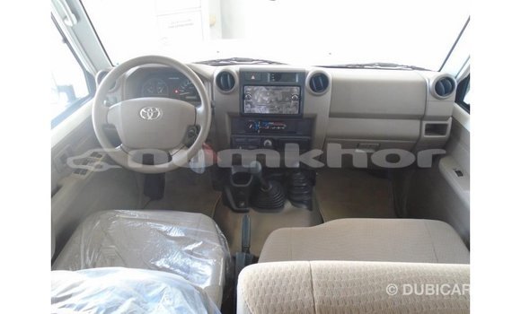 Buy Import Toyota Land Cruiser White Car in Import - Dubai in Bumthang Buy Import Toyota Land Cruiser White Car in Import - Dubai in Bumthang