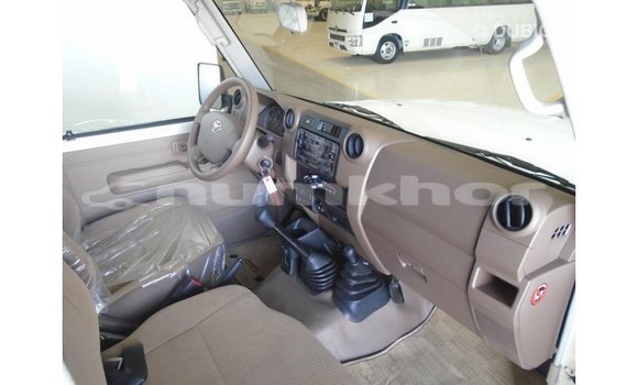 Buy Import Toyota Land Cruiser White Car in Import - Dubai in Bumthang Buy Import Toyota Land Cruiser White Car in Import - Dubai in Bumthang