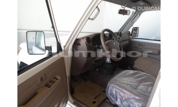 Buy Import Toyota Land Cruiser White Car in Import - Dubai in Bumthang Buy Import Toyota Land Cruiser White Car in Import - Dubai in Bumthang