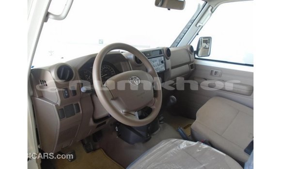 Buy Import Toyota Land Cruiser White Car in Import - Dubai in Bumthang Buy Import Toyota Land Cruiser White Car in Import - Dubai in Bumthang