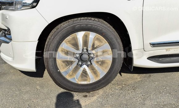 Buy Import Toyota Land Cruiser White Car in Import - Dubai in Bumthang Buy Import Toyota Land Cruiser White Car in Import - Dubai in Bumthang