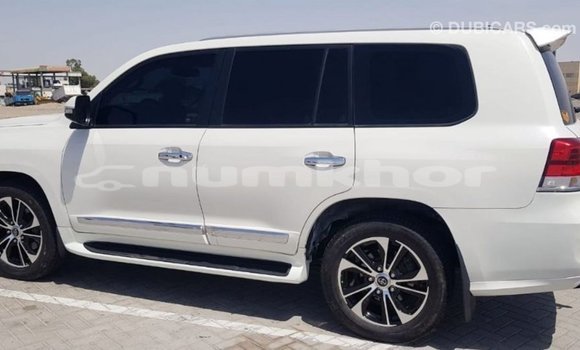 Buy Import Toyota Land Cruiser White Car in Import - Dubai in Bumthang Buy Import Toyota Land Cruiser White Car in Import - Dubai in Bumthang