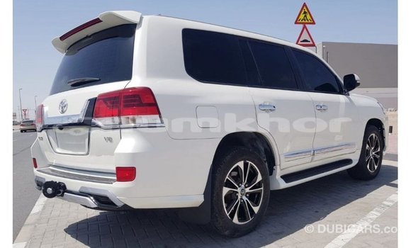Buy Import Toyota Land Cruiser White Car in Import - Dubai in Bumthang Buy Import Toyota Land Cruiser White Car in Import - Dubai in Bumthang